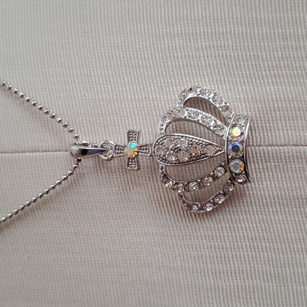 💖4/$25 Crystal Crown Pendant & Necklace